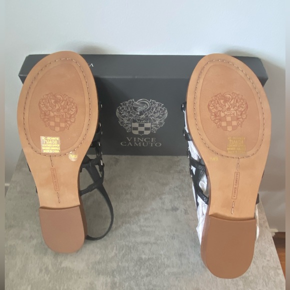 NEW Black Vince Camuto gladiator sandals with silver hardware 7.5. - Picture 3 of 4